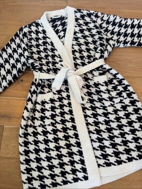 The Styled Collection Houndstooth Knit Robe - Black & White